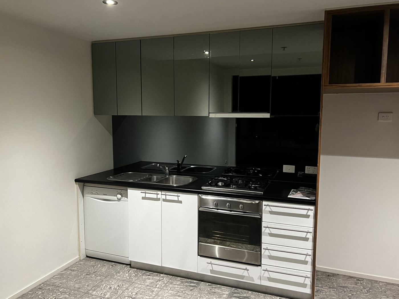 Black glass kitchen splashback