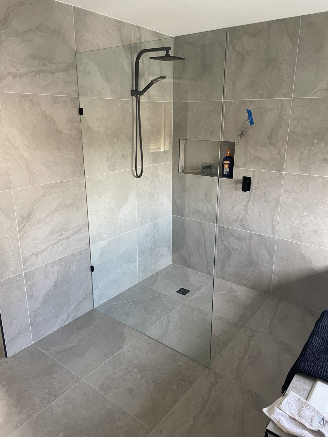 Walk-in fixed panel